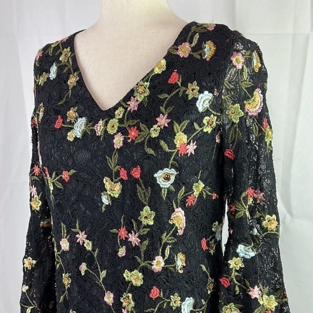 TAHARI by Arthur Levine Floral Embroidered Mini Dress Bell Sleeve Black Sz 2 EUC - Picture 3 of 9